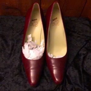 EUC Joan & David Too 8.5M leather pumps ‘Vision’